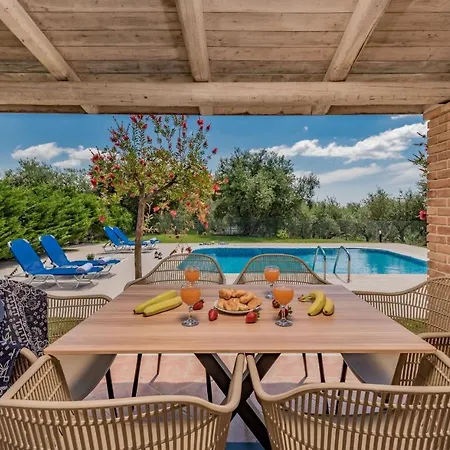 Villa Rizolia Villas *