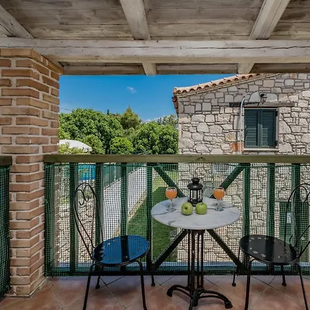 Villa Rizolia Villas *