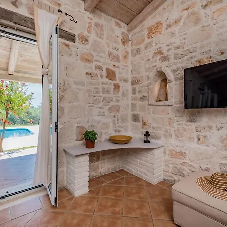 Rizolia Villas *